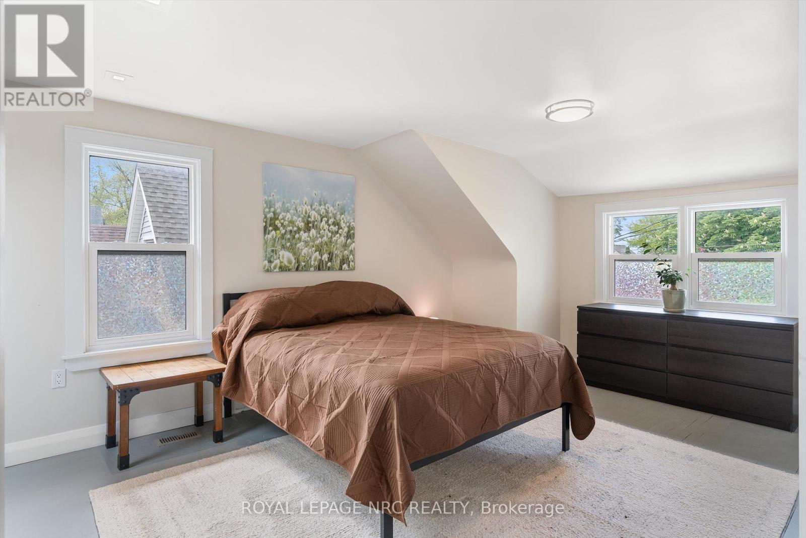 












77 BAYVIEW DRIVE

,
St. Catharines (Port Dalhousie),




Ontario
L2N4Y7


