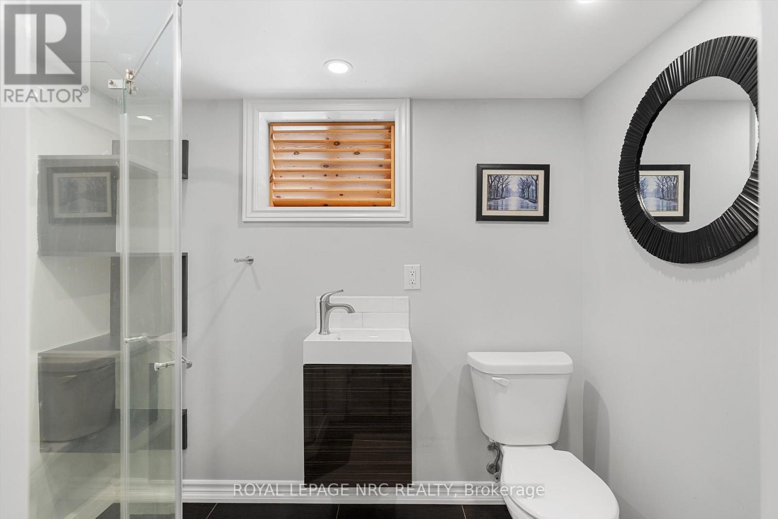 












77 BAYVIEW DRIVE

,
St. Catharines (Port Dalhousie),




Ontario
L2N4Y7

