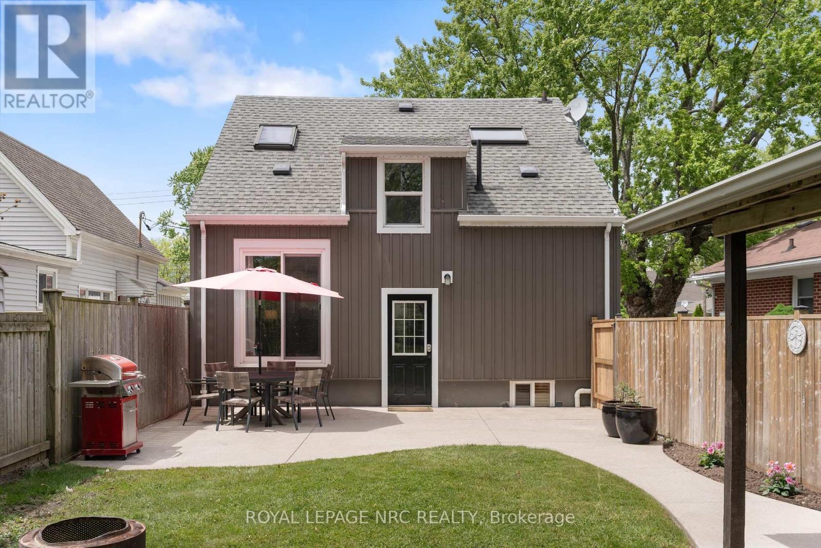 












77 BAYVIEW DRIVE

,
St. Catharines (Port Dalhousie),




Ontario
L2N4Y7

