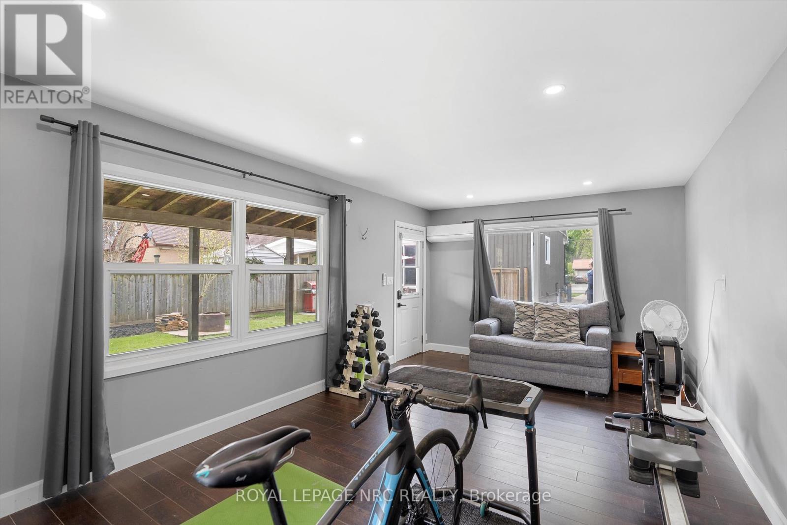 












77 BAYVIEW DRIVE

,
St. Catharines (Port Dalhousie),




Ontario
L2N4Y7

