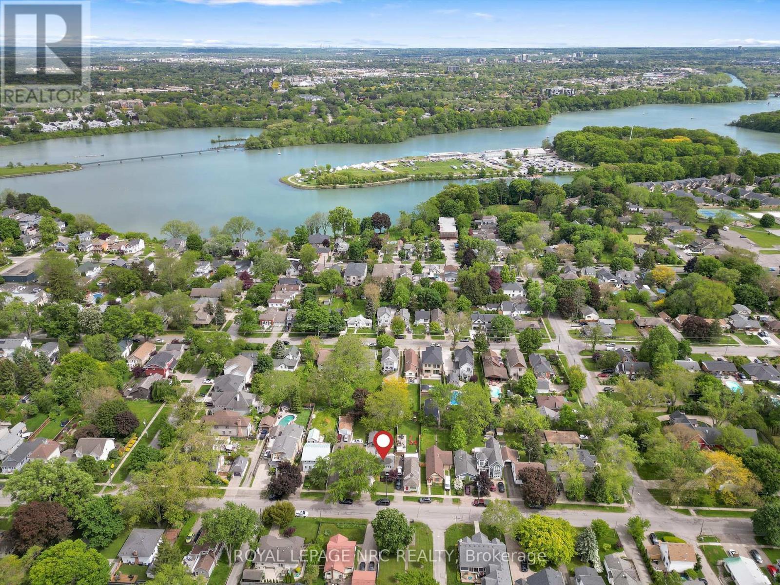 












77 BAYVIEW DRIVE

,
St. Catharines (Port Dalhousie),




Ontario
L2N4Y7

