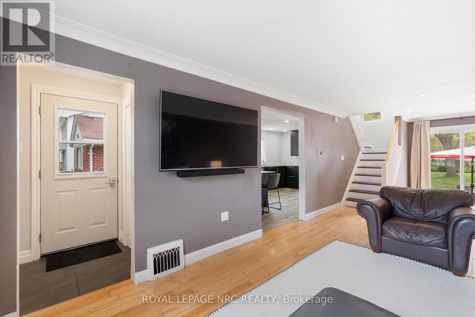 












77 BAYVIEW DRIVE

,
St. Catharines (Port Dalhousie),




Ontario
L2N4Y7

