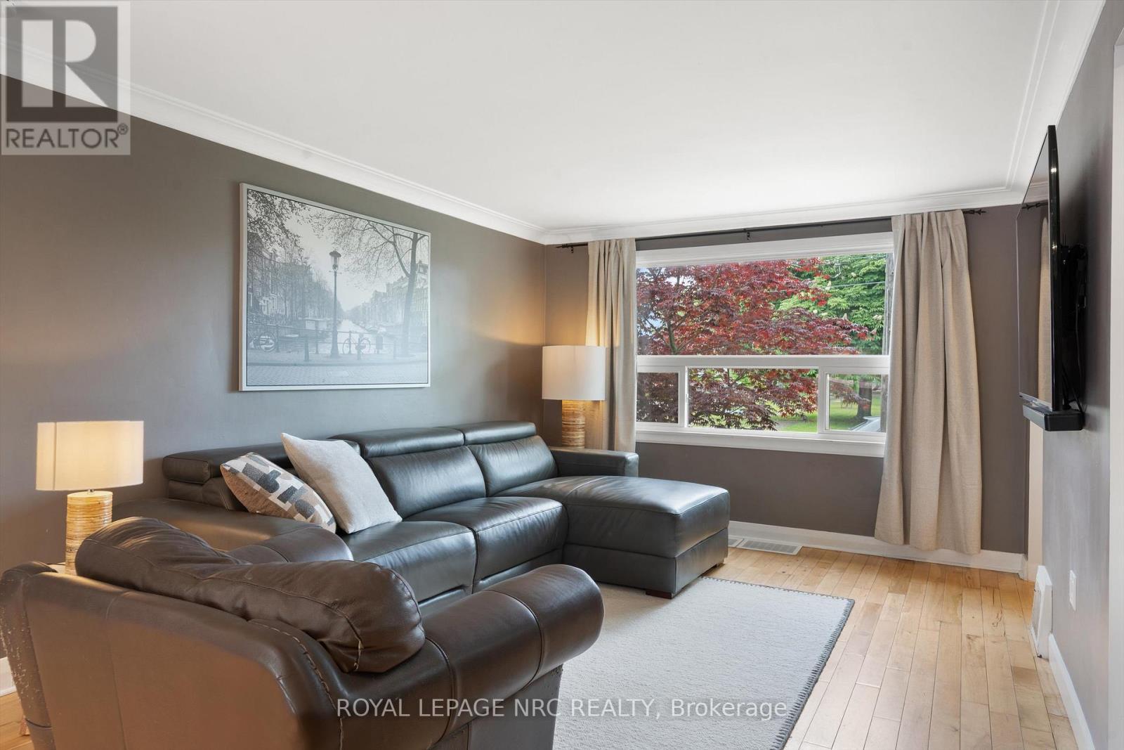 












77 BAYVIEW DRIVE

,
St. Catharines (Port Dalhousie),




Ontario
L2N4Y7

