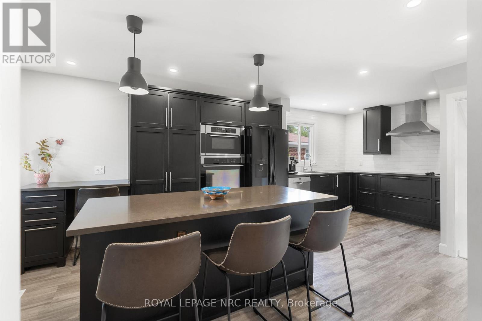 












77 BAYVIEW DRIVE

,
St. Catharines (Port Dalhousie),




Ontario
L2N4Y7

