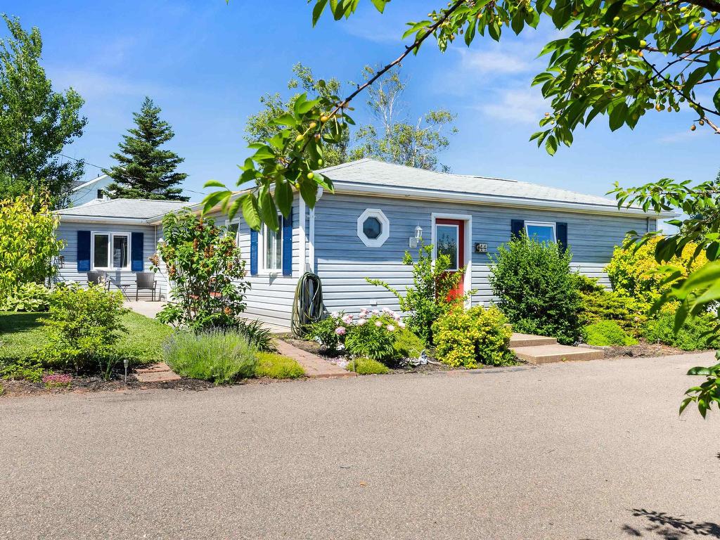 












44 Bayside Road

,
North Bedeque,




PE
C1N 4J9

