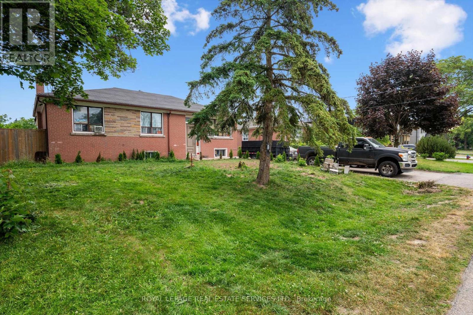 












451 SANDMERE PLACE

,
Oakville,




Ontario
L6L4G5

