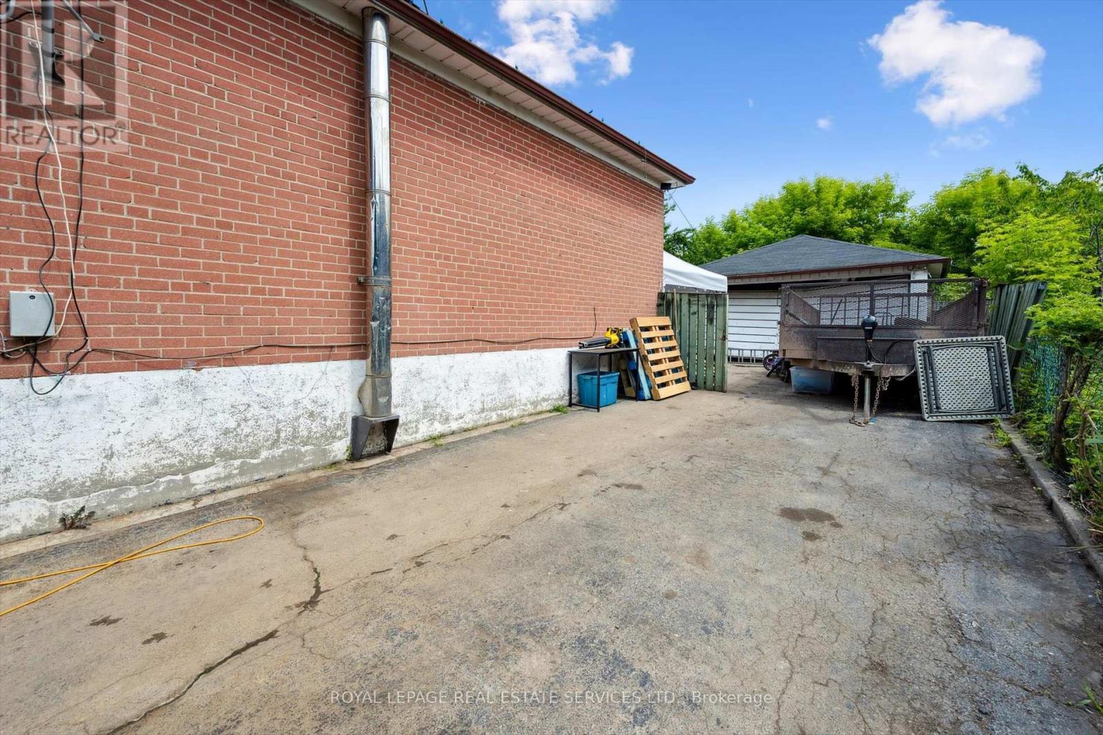 












451 SANDMERE PLACE

,
Oakville,




Ontario
L6L4G5

