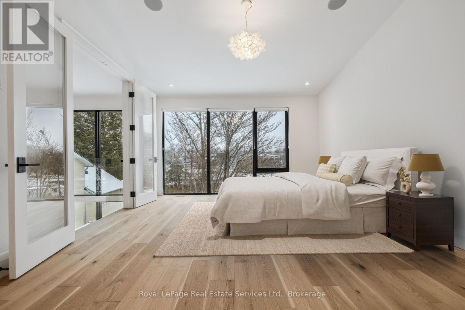 












68 NAVY STREET

,
Oakville (OO Old Oakville),




Ontario
L6J2Y9

