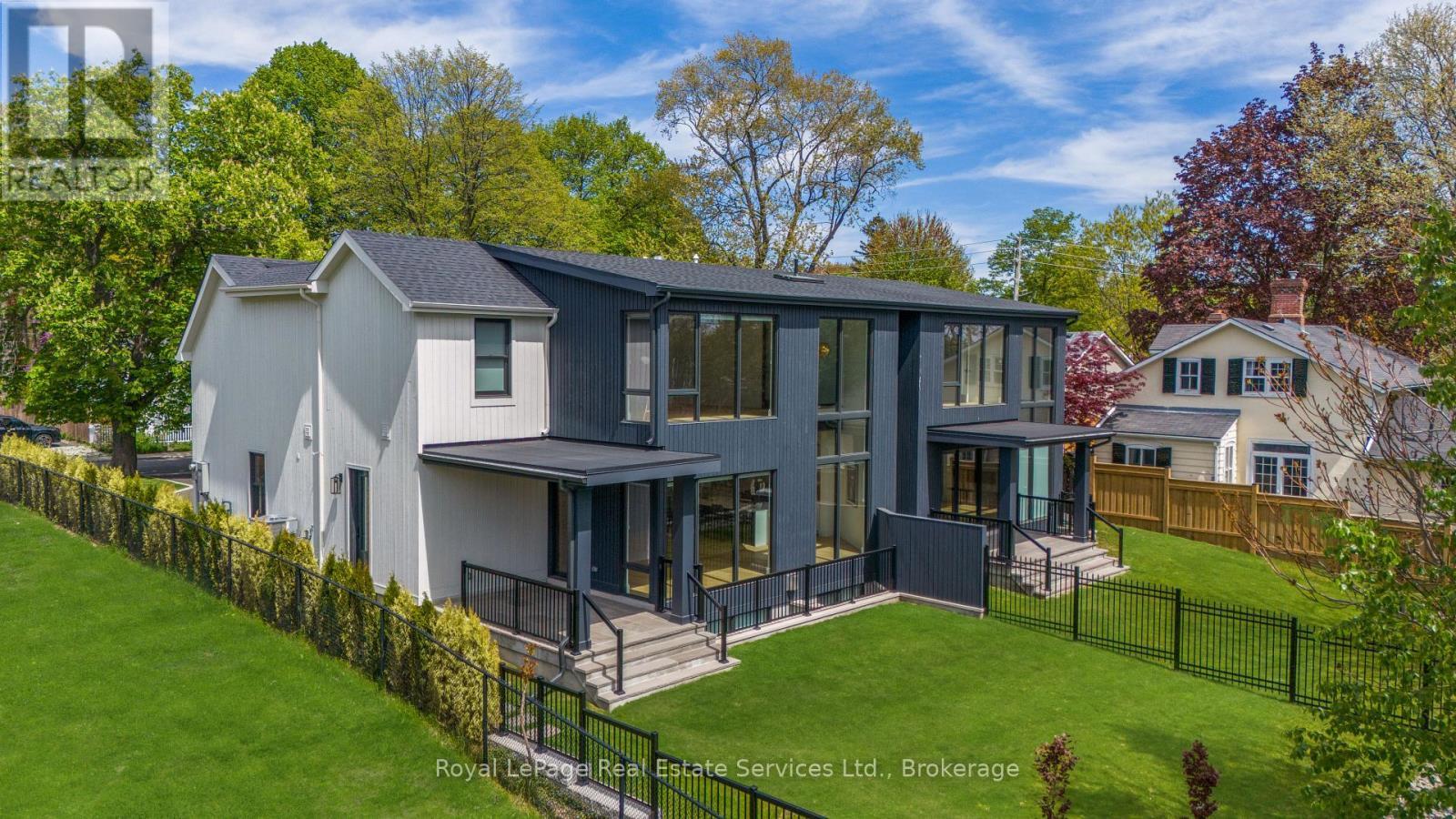 












68 NAVY STREET

,
Oakville (OO Old Oakville),




Ontario
L6J2Y9

