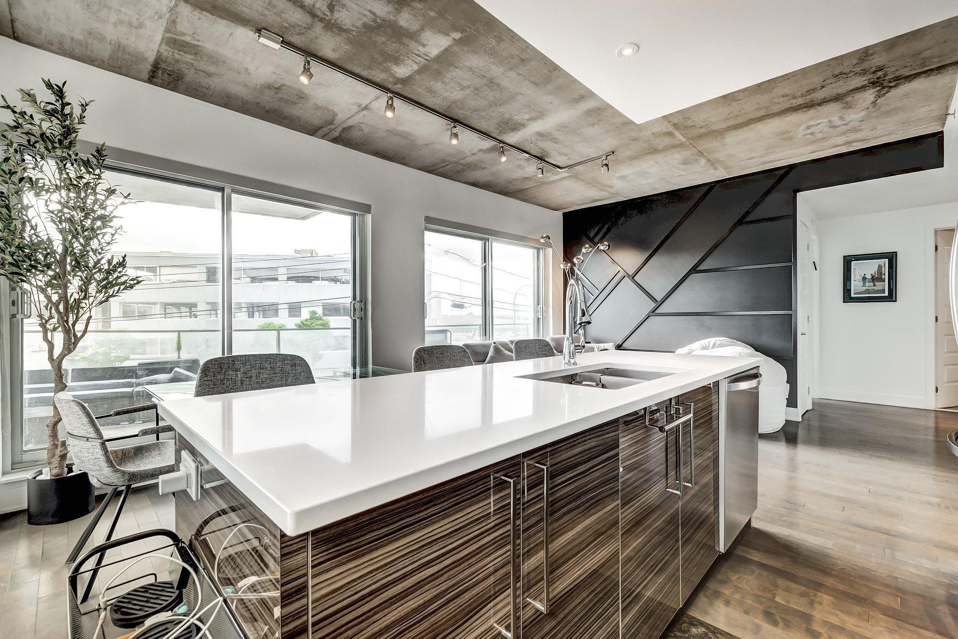 









2335


Ch. Manella

, 211,
Mont-Royal,




QC
H4P0B3

