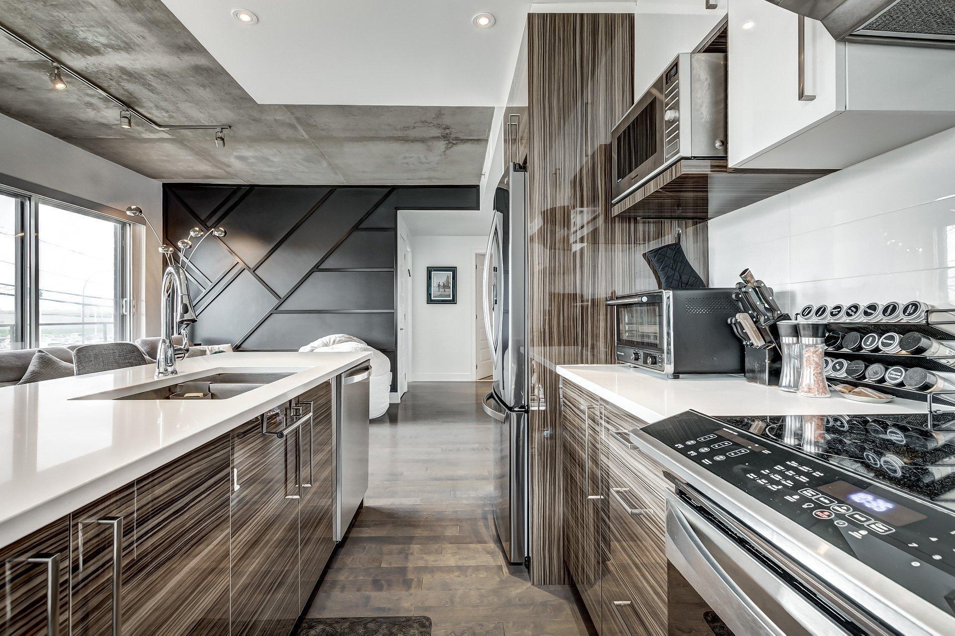 









2335


Ch. Manella

, 211,
Mont-Royal,




QC
H4P0B3

