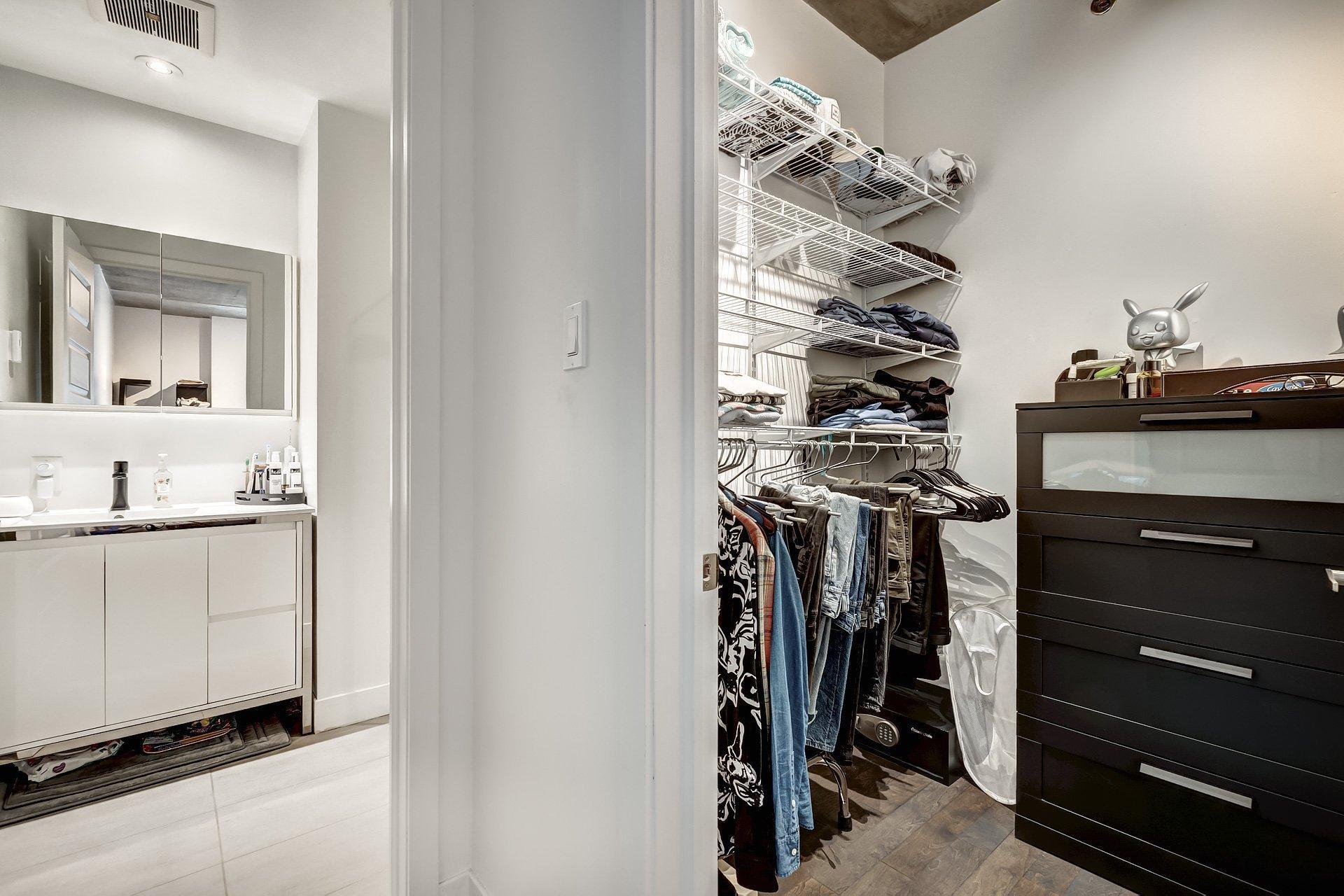 









2335


Ch. Manella

, 211,
Mont-Royal,




QC
H4P0B3

