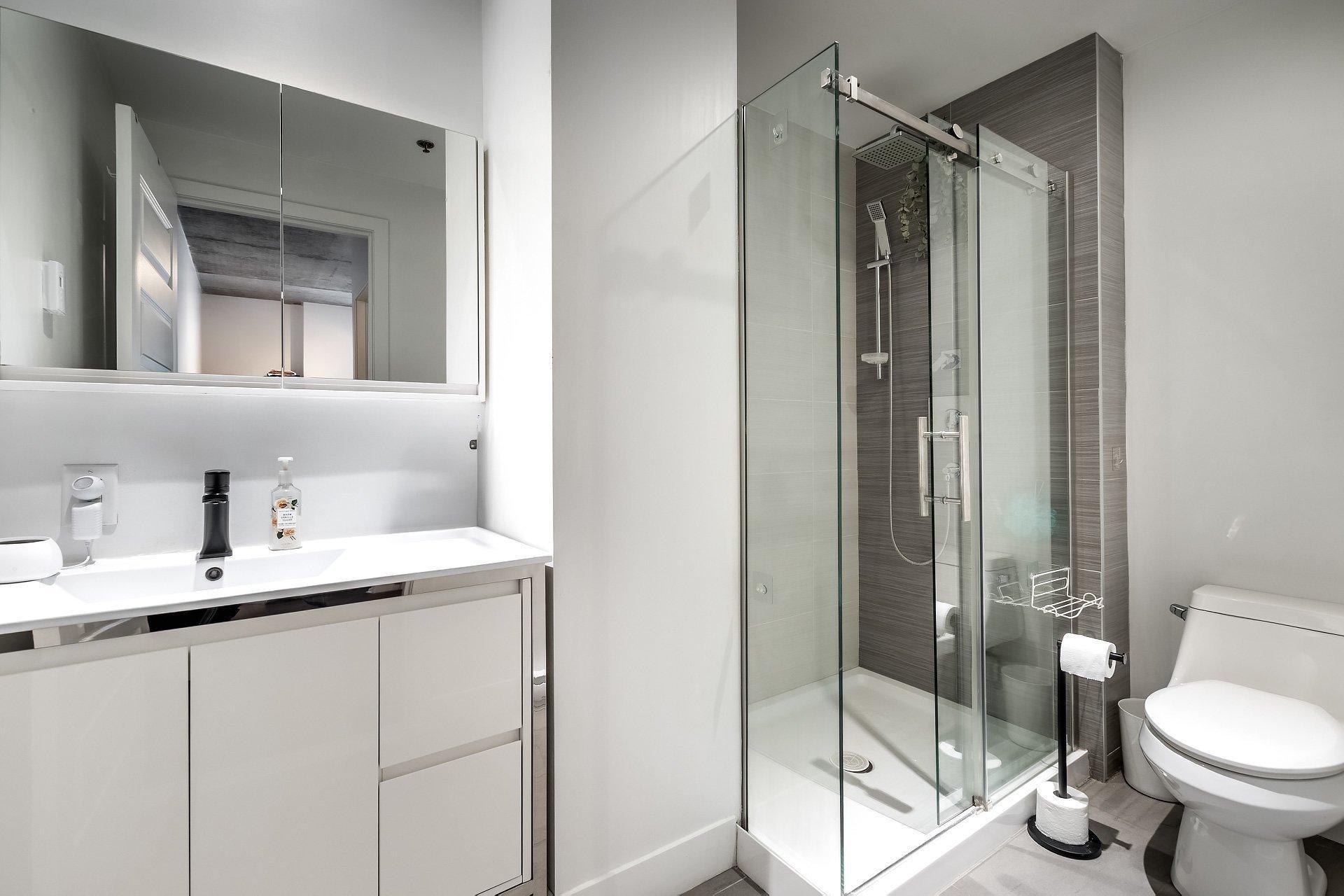 









2335


Ch. Manella

, 211,
Mont-Royal,




QC
H4P0B3

