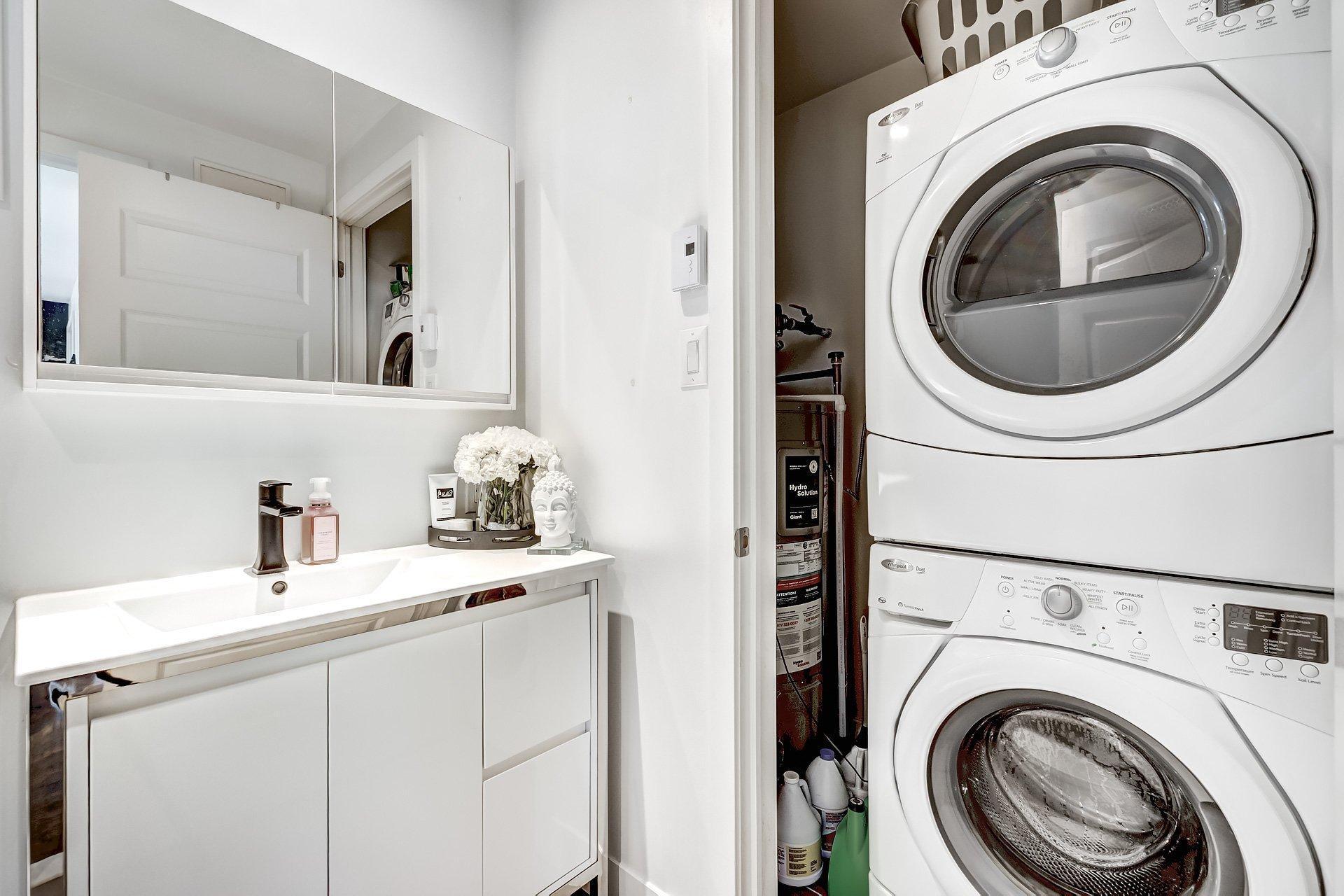 









2335


Ch. Manella

, 211,
Mont-Royal,




QC
H4P0B3

