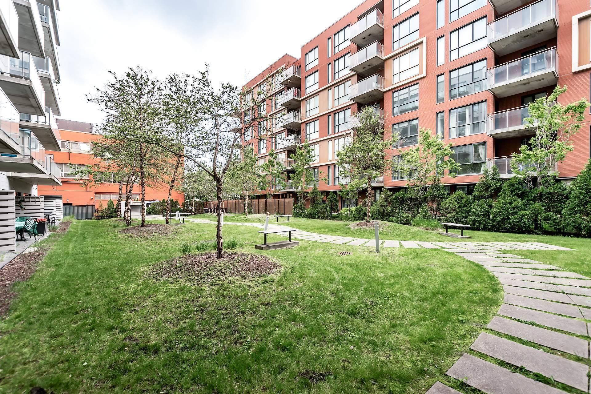 









2335


Ch. Manella

, 211,
Mont-Royal,




QC
H4P0B3

