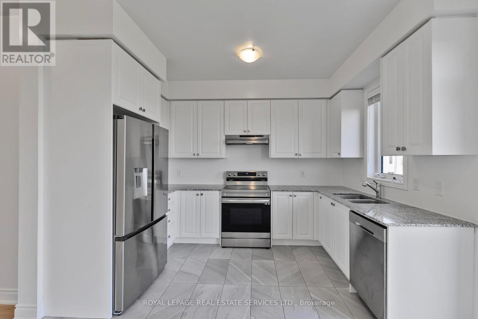 












28 UNION BOULEVARD

,
Wasaga Beach,




Ontario
L9Z0M5

