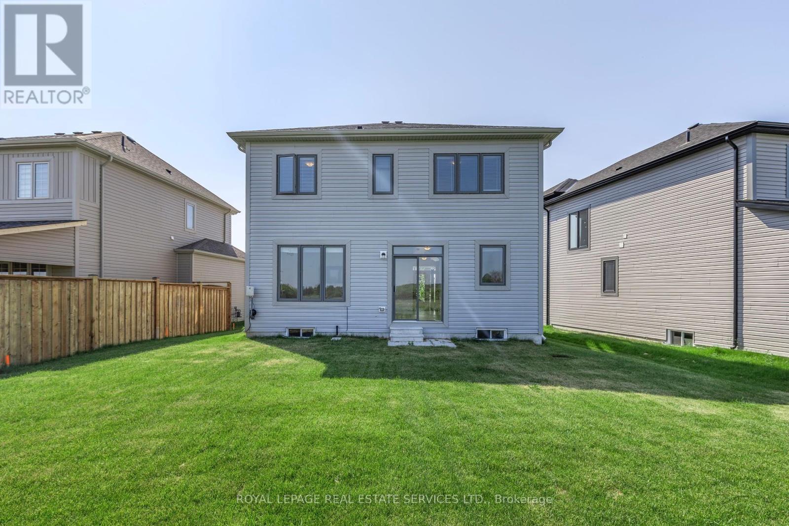 












28 UNION BOULEVARD

,
Wasaga Beach,




Ontario
L9Z0M5

