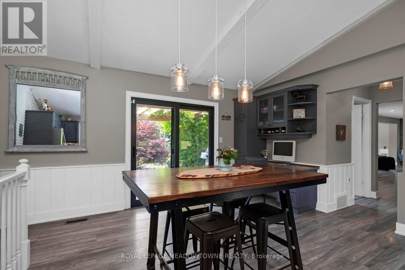 












11636 SIXTH LINE NASSAGAWEYA

,
Milton,







Ontario
L7J2L7

