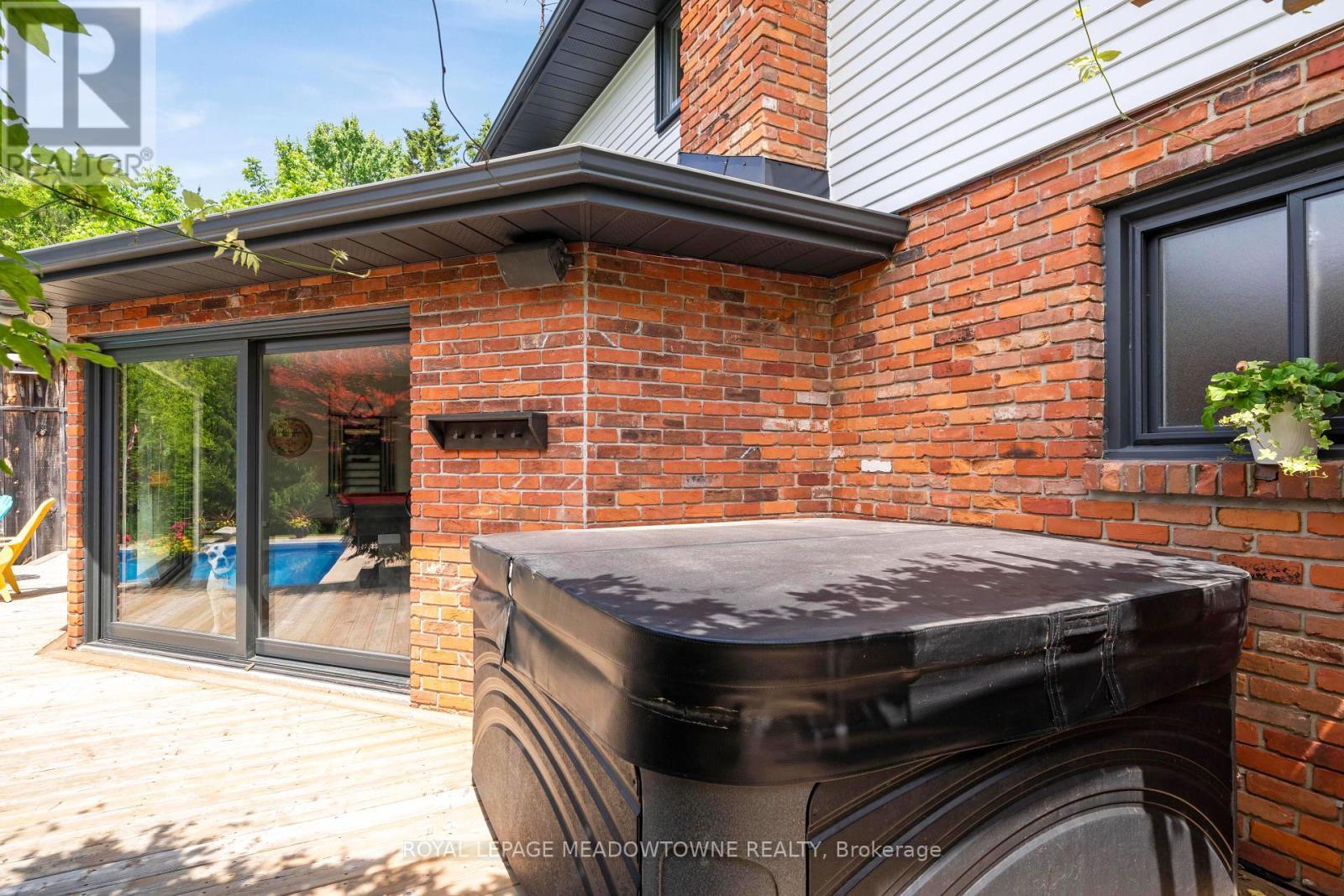 












11636 SIXTH LINE NASSAGAWEYA

,
Milton,







Ontario
L7J2L7

