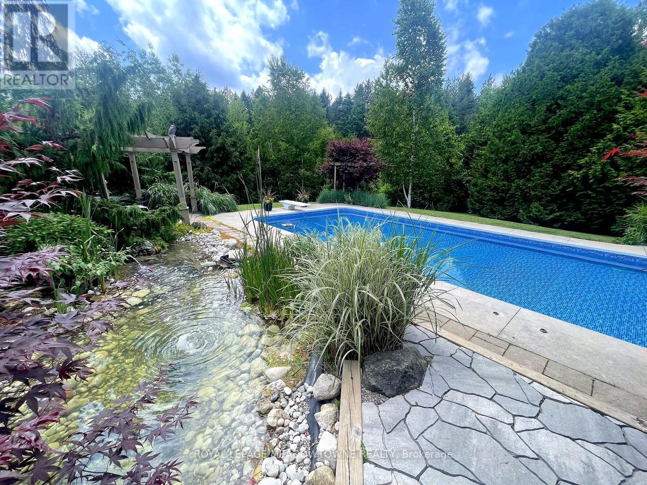 












11636 SIXTH LINE NASSAGAWEYA

,
Milton,







Ontario
L7J2L7

