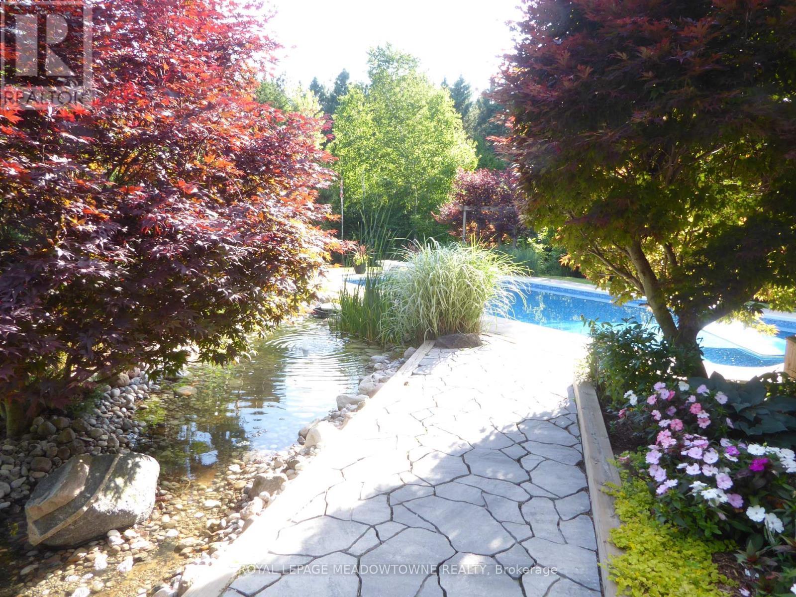












11636 SIXTH LINE NASSAGAWEYA

,
Milton,







Ontario
L7J2L7

