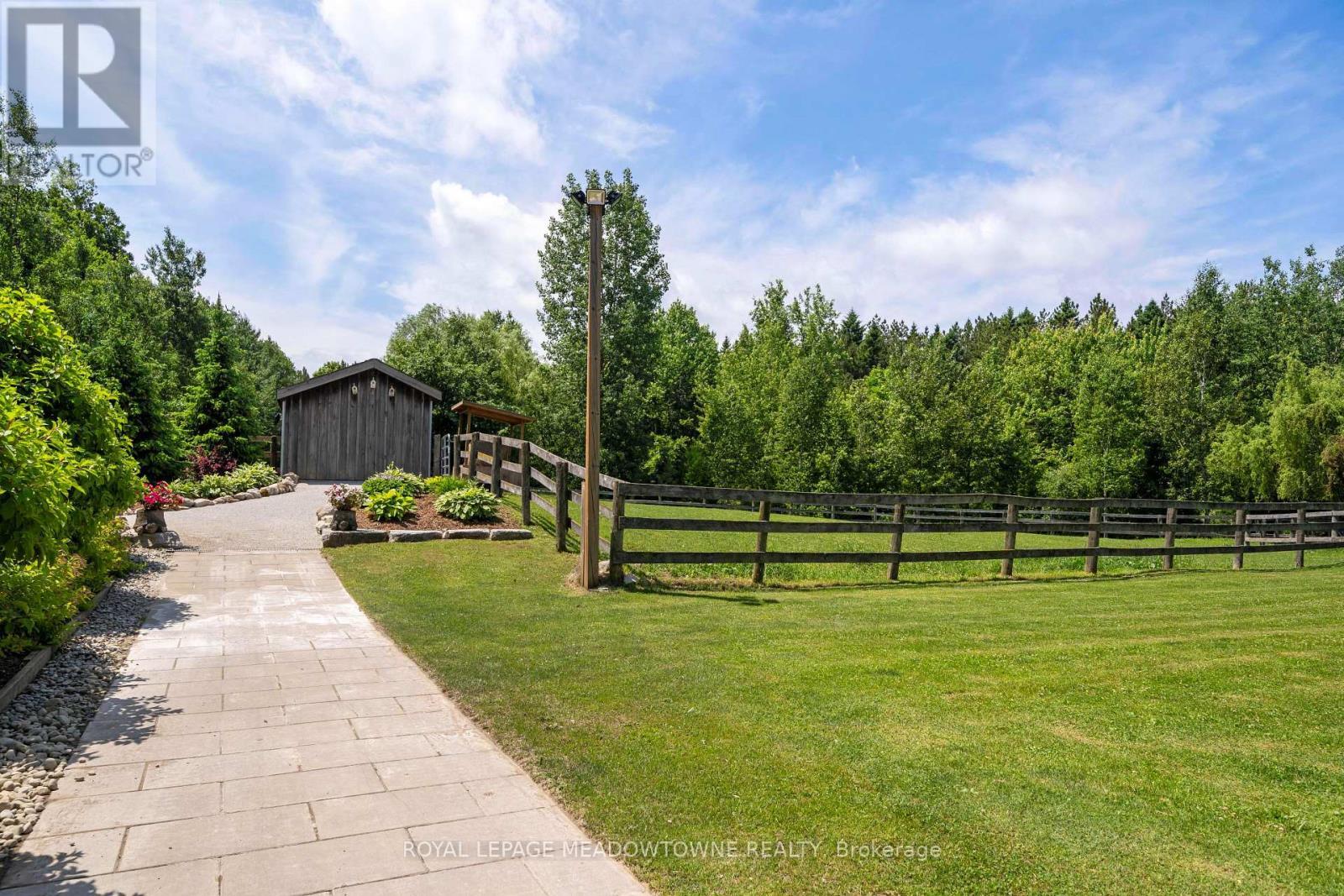 












11636 SIXTH LINE NASSAGAWEYA

,
Milton,







Ontario
L7J2L7

