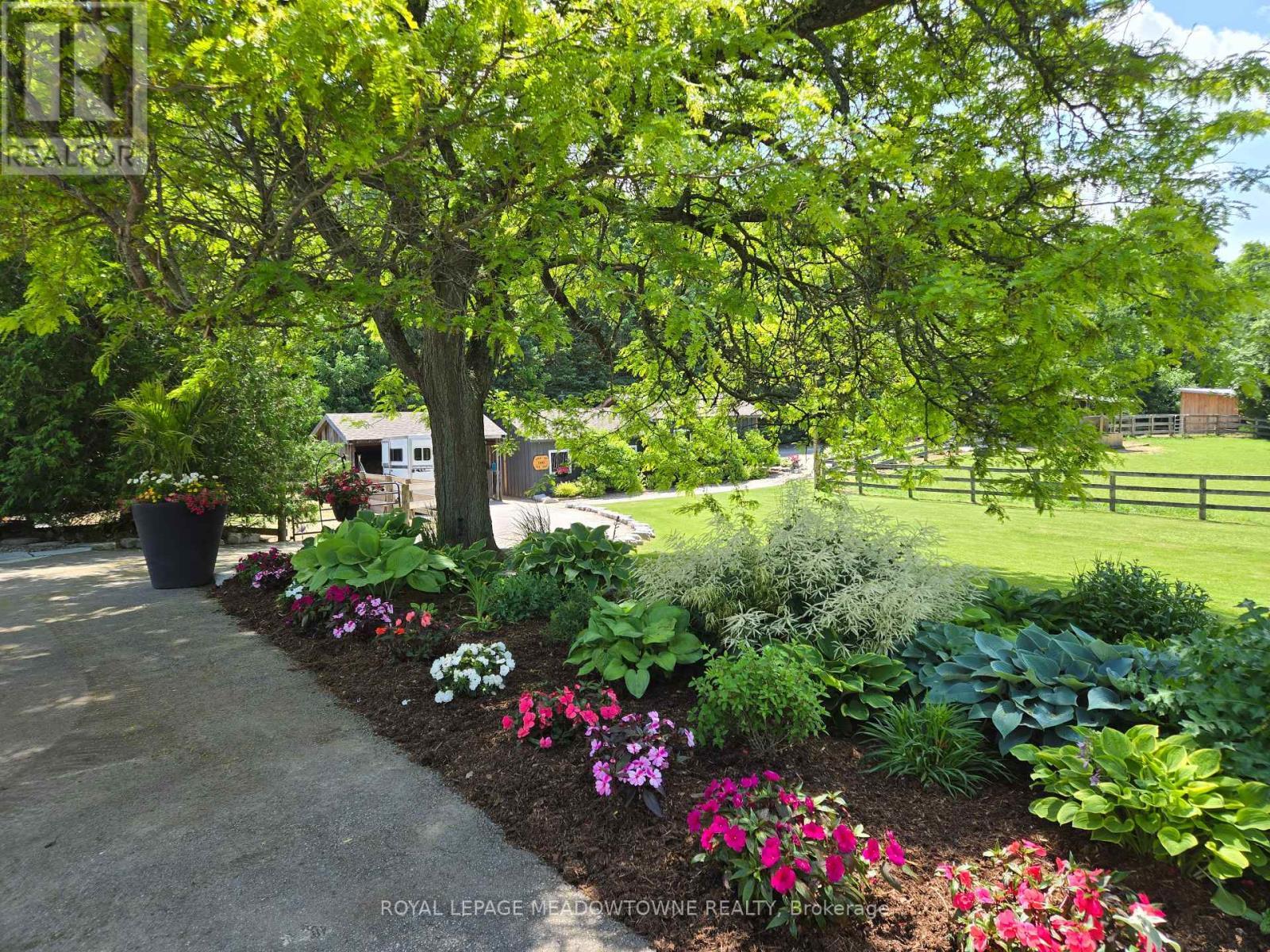 












11636 SIXTH LINE NASSAGAWEYA

,
Milton,







Ontario
L7J2L7

