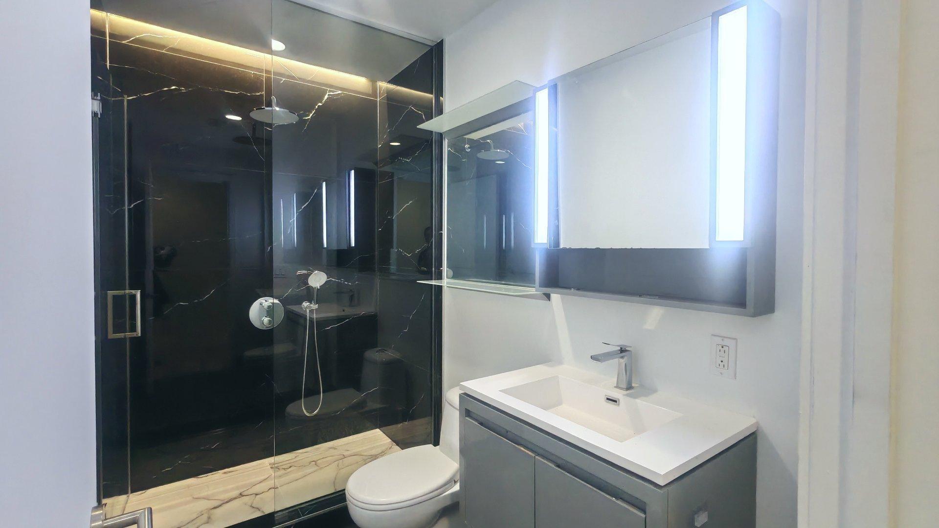 









1288


Av. des Canadiens-de-Montréal

, 1003,
Montréal (Ville-Marie),




QC
H3B3B3

