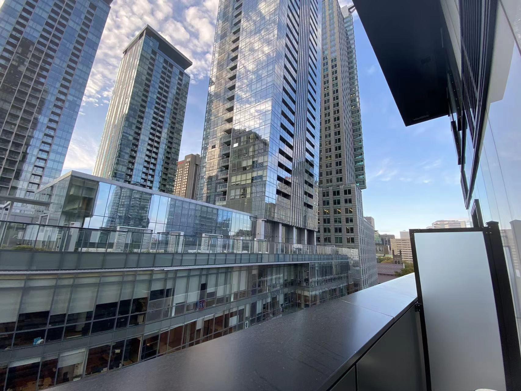 









1288


Av. des Canadiens-de-Montréal

, 1003,
Montréal (Ville-Marie),




QC
H3B3B3

