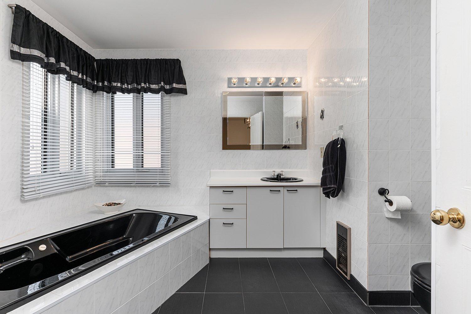 









8227


Rue Benjamin-Franklin

,
Montréal (Rivière-des-Prairies/Pointe-aux-Trembles),




QC
H1E7M8


