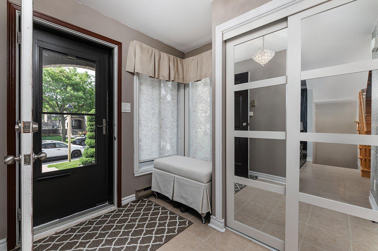 









8227


Rue Benjamin-Franklin

,
Montréal (Rivière-des-Prairies/Pointe-aux-Trembles),




QC
H1E7M8

