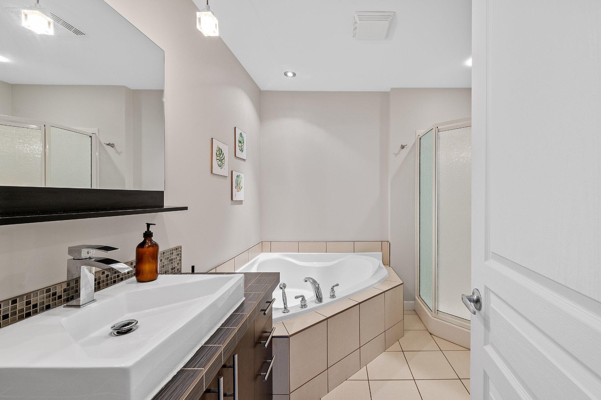 









373


Rue Margaux

,
Mascouche,




QC
J7K0E9

