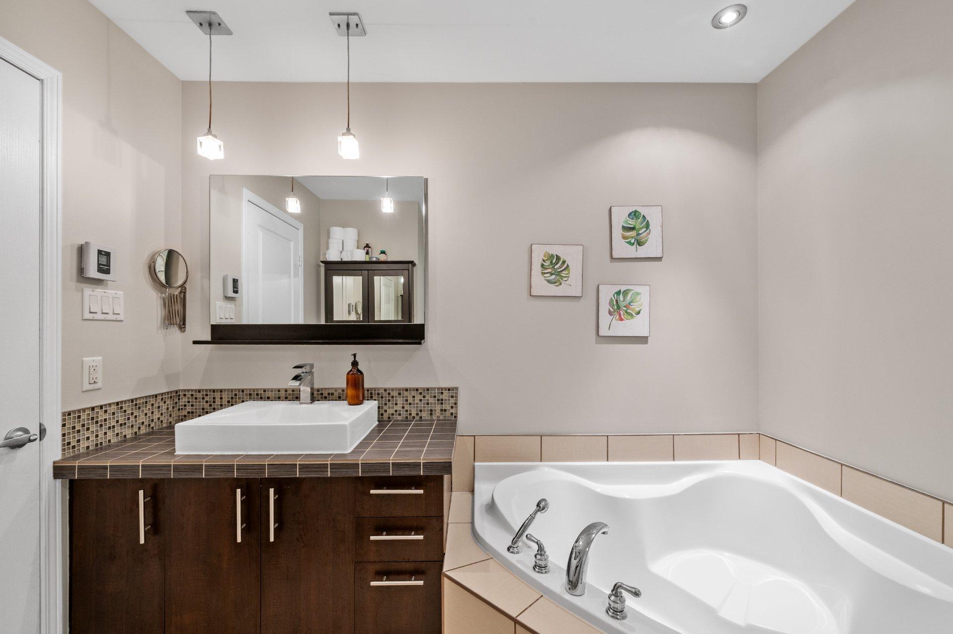 









373


Rue Margaux

,
Mascouche,




QC
J7K0E9

