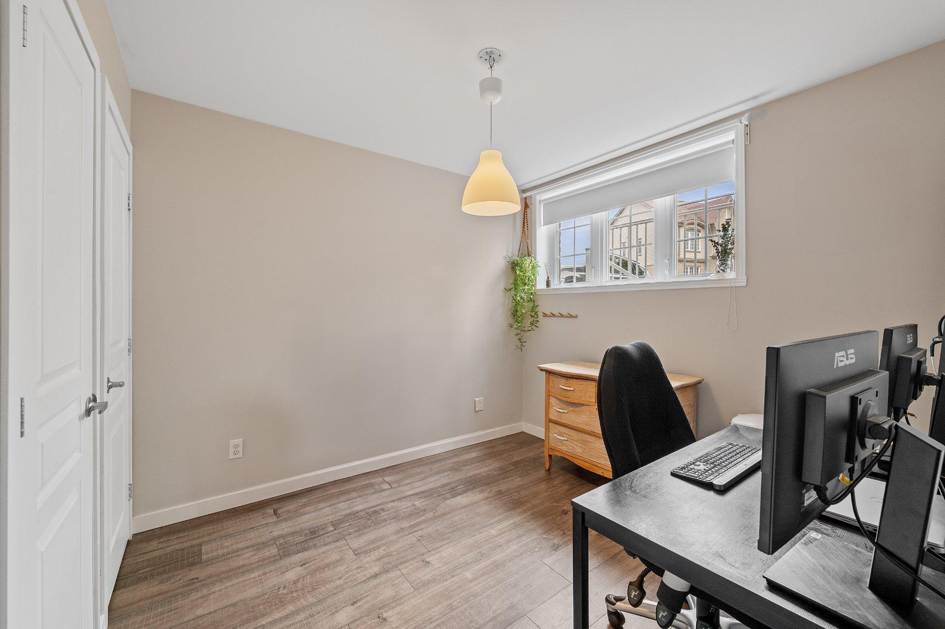 









373


Rue Margaux

,
Mascouche,




QC
J7K0E9


