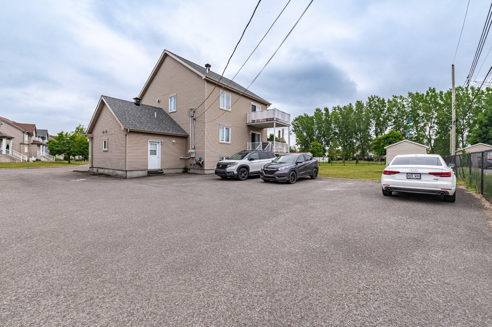 









373


Rue Margaux

,
Mascouche,




QC
J7K0E9

