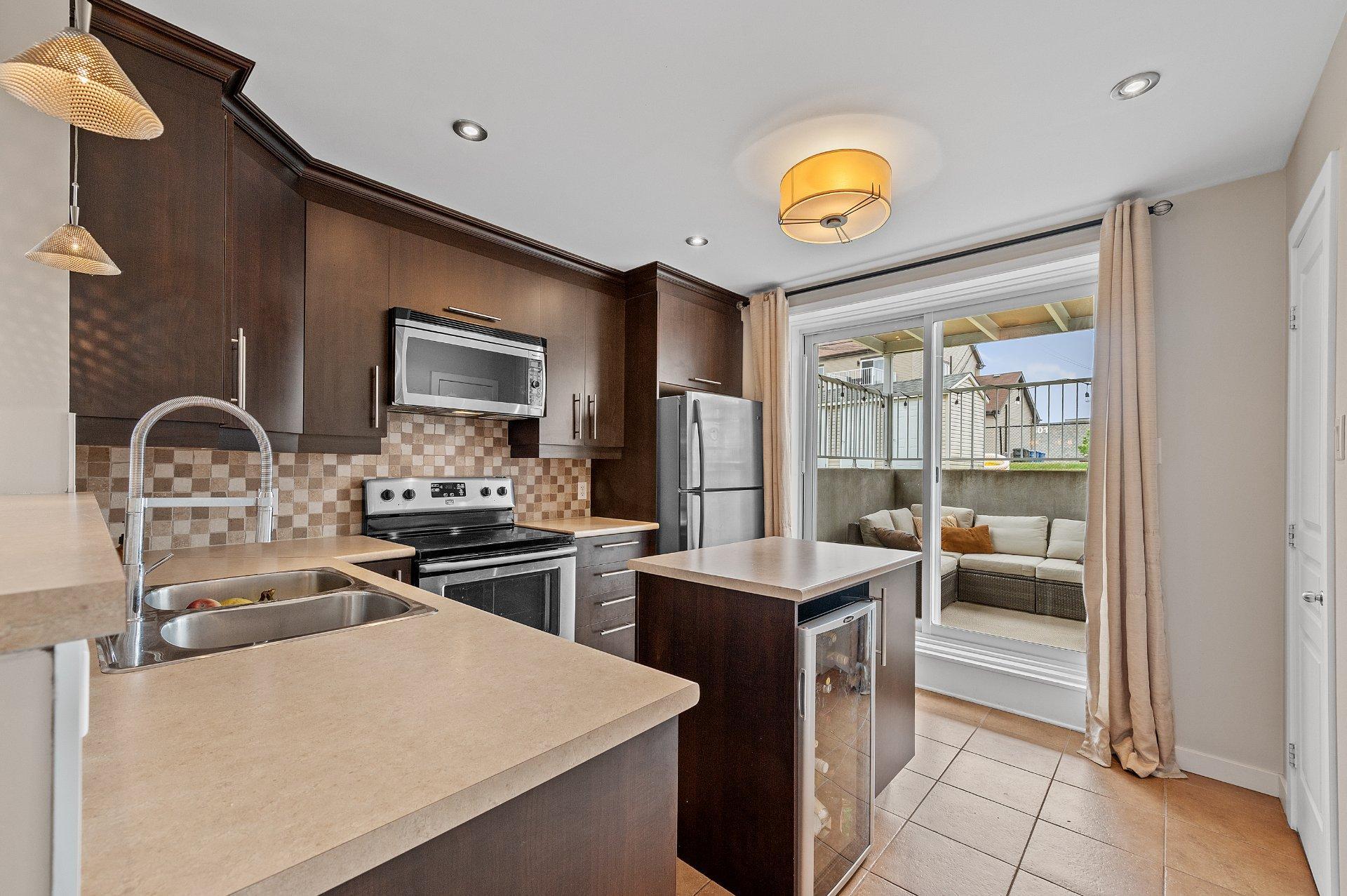 









373


Rue Margaux

,
Mascouche,




QC
J7K0E9

