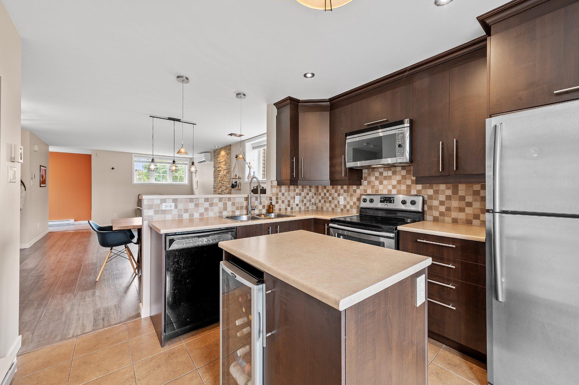 









373


Rue Margaux

,
Mascouche,




QC
J7K0E9

