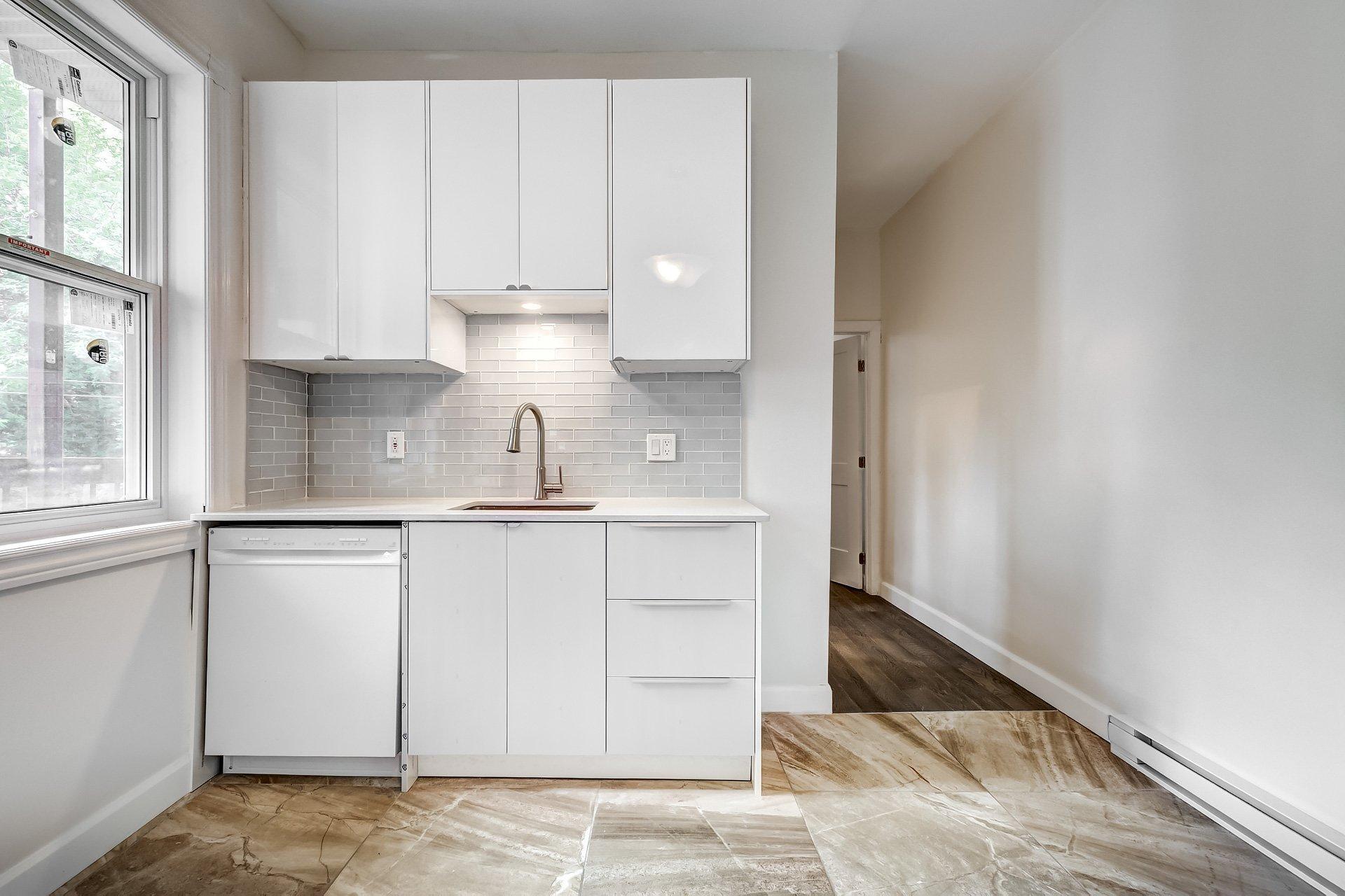 









2289

 - 2293


Rue Sheppard

,
Montréal (Ville-Marie),




QC
H2K3L1

