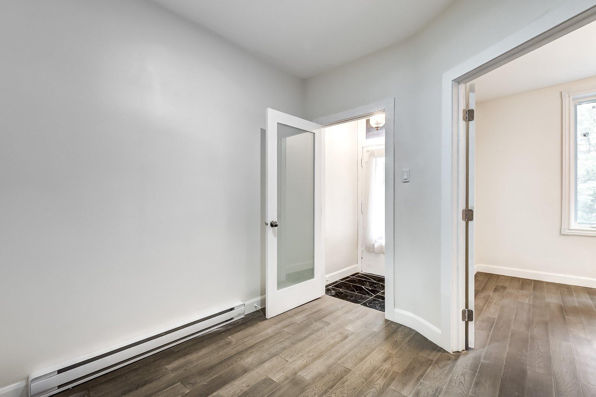 









2289

 - 2293


Rue Sheppard

,
Montréal (Ville-Marie),




QC
H2K3L1

