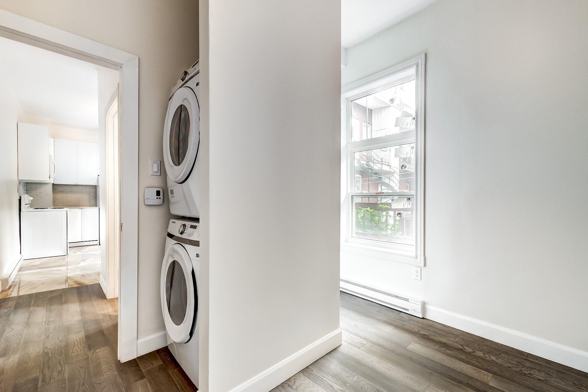 









2289

 - 2293


Rue Sheppard

,
Montréal (Ville-Marie),




QC
H2K3L1

