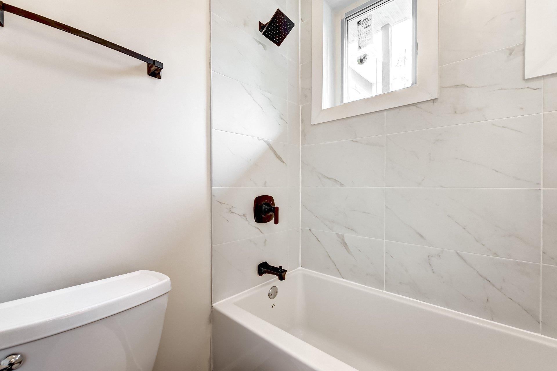









2289

 - 2293


Rue Sheppard

,
Montréal (Ville-Marie),




QC
H2K3L1

