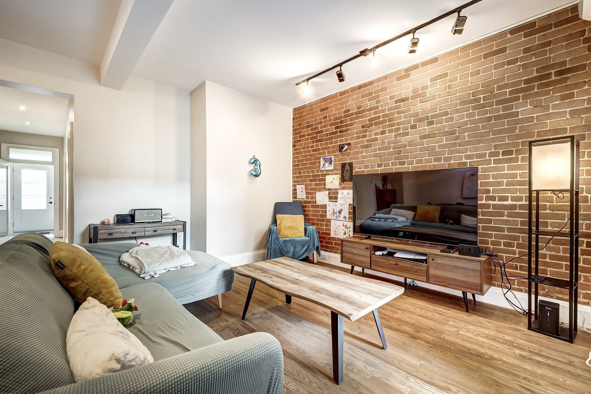









2289

 - 2293


Rue Sheppard

,
Montréal (Ville-Marie),




QC
H2K3L1

