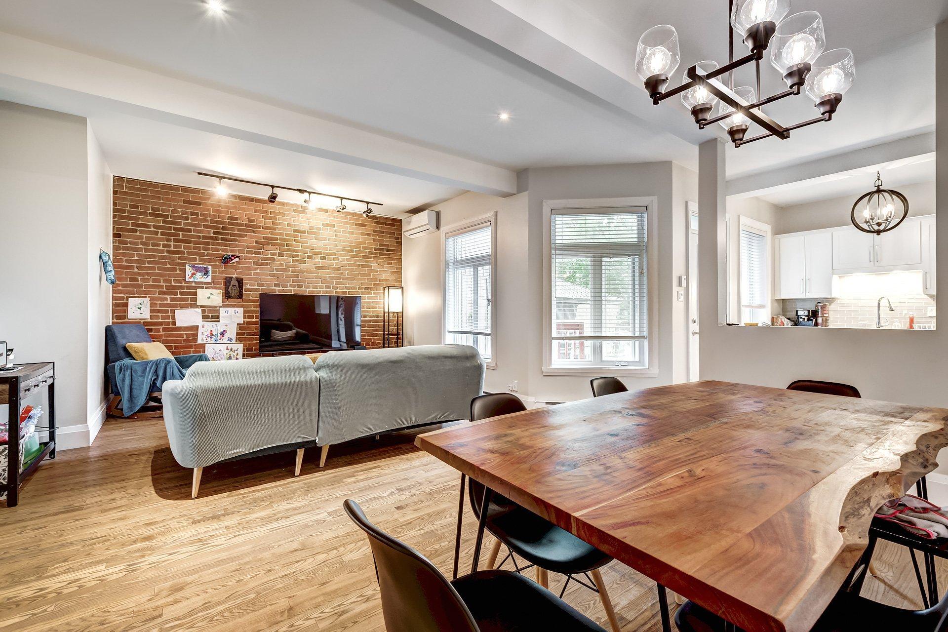 









2289

 - 2293


Rue Sheppard

,
Montréal (Ville-Marie),




QC
H2K3L1

