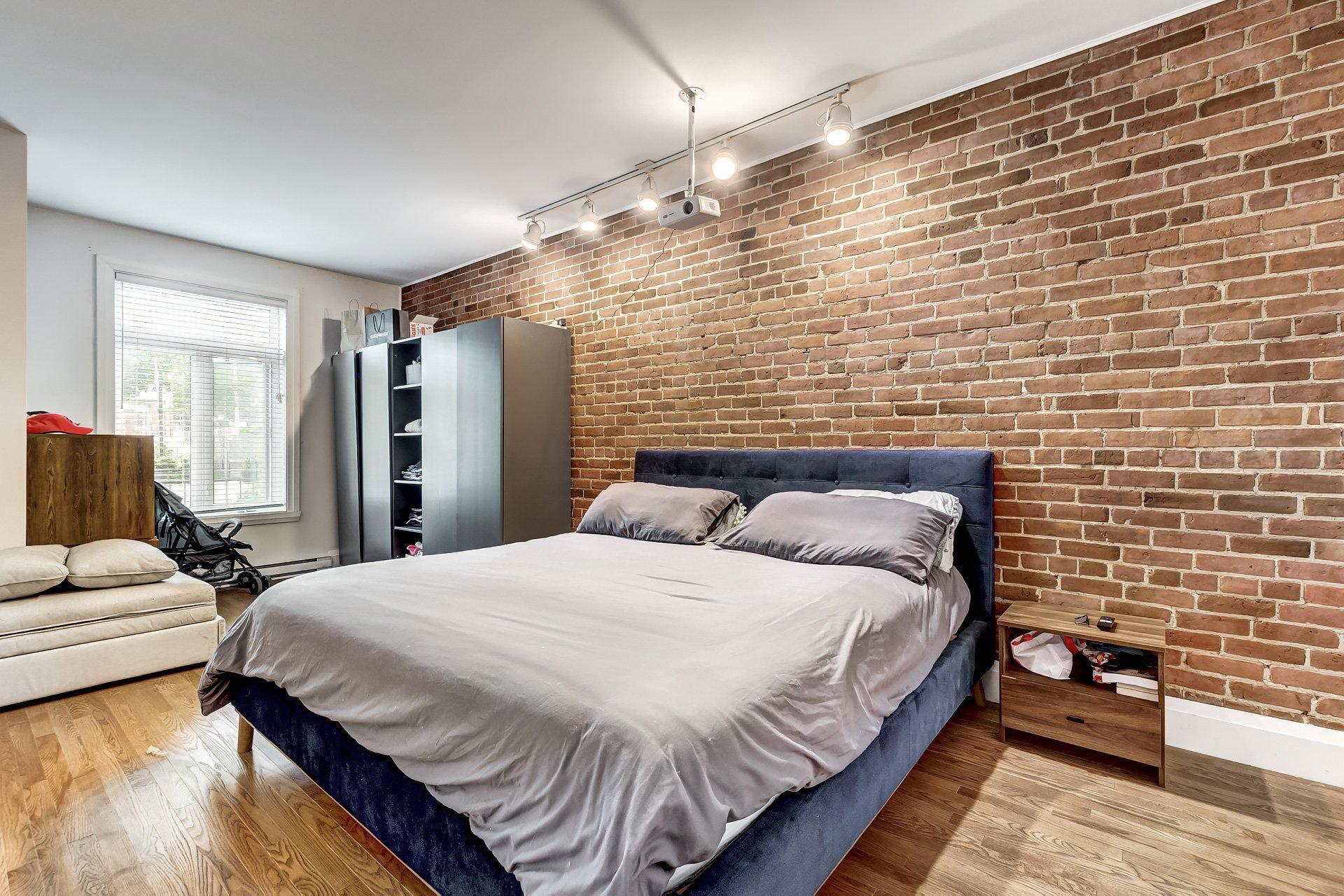 









2289

 - 2293


Rue Sheppard

,
Montréal (Ville-Marie),




QC
H2K3L1

