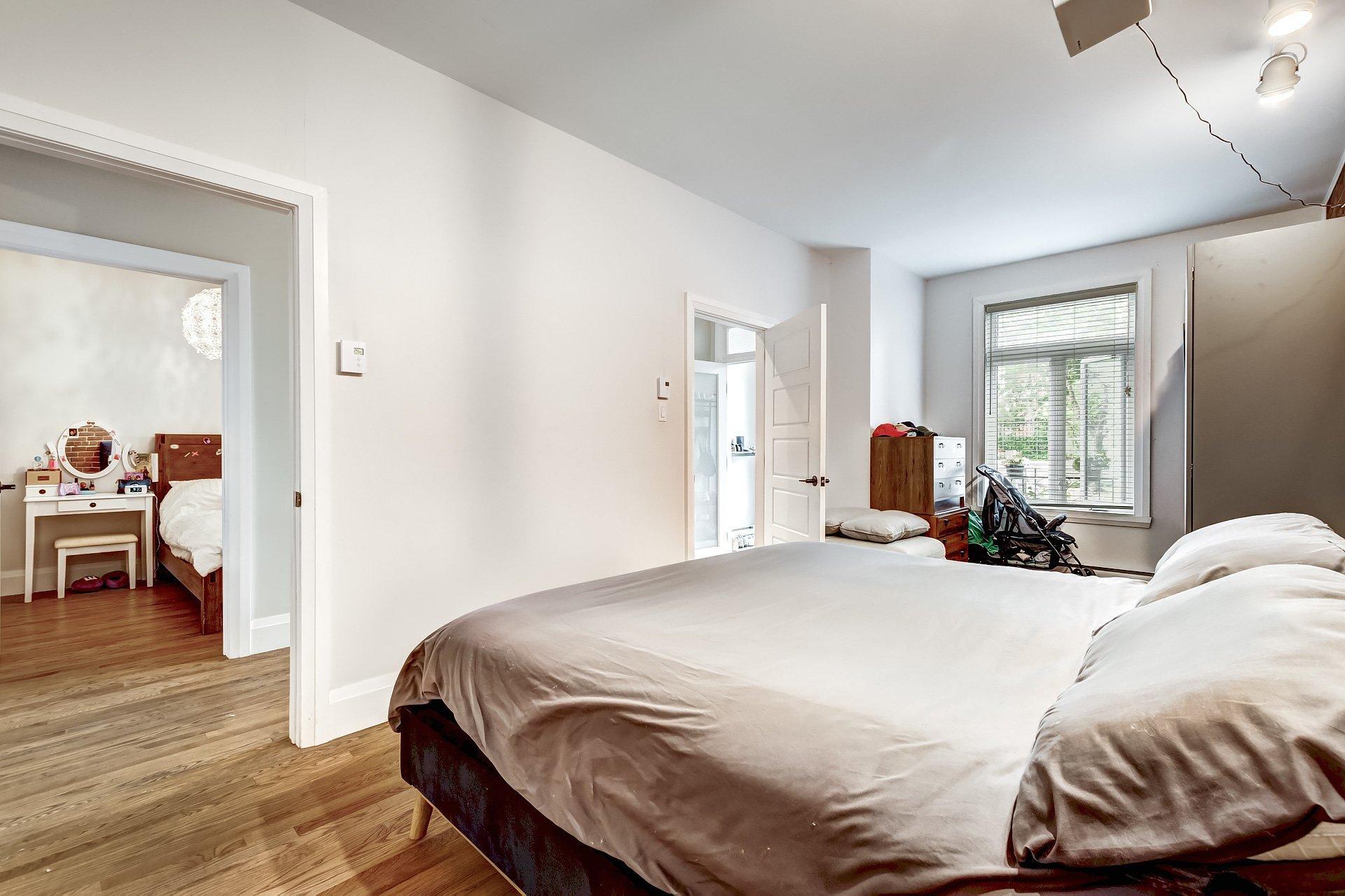 









2289

 - 2293


Rue Sheppard

,
Montréal (Ville-Marie),




QC
H2K3L1


