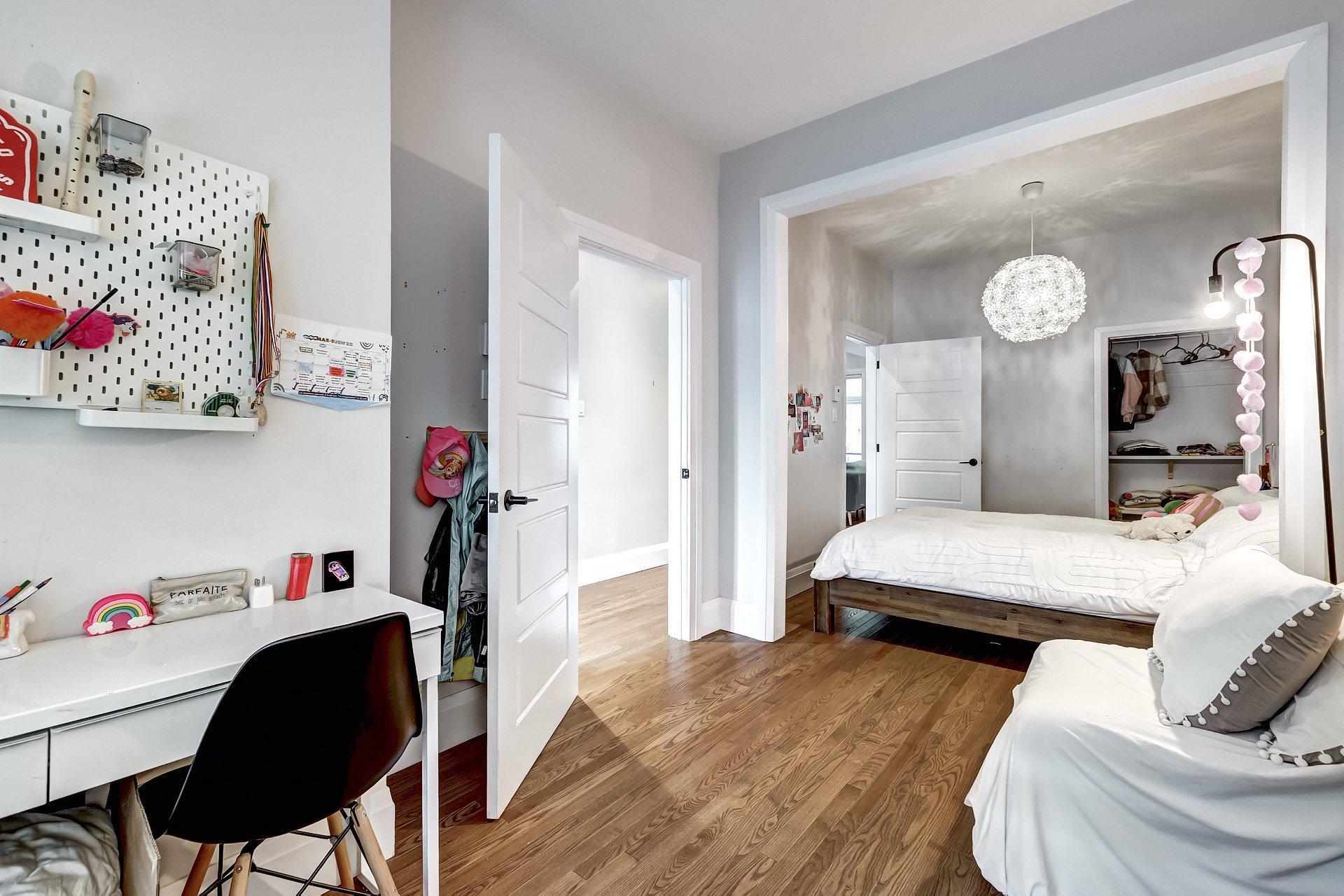 









2289

 - 2293


Rue Sheppard

,
Montréal (Ville-Marie),




QC
H2K3L1

