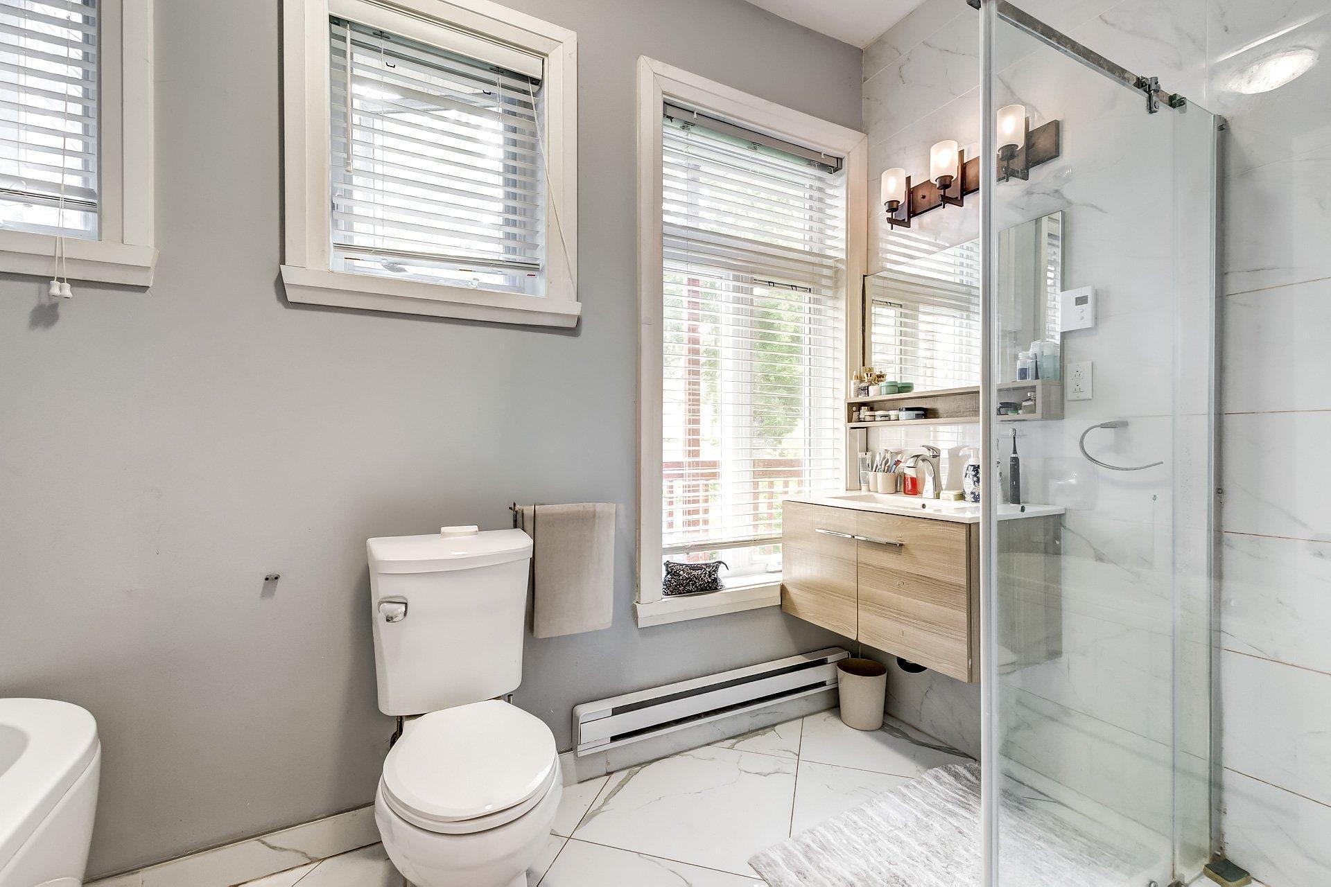 









2289

 - 2293


Rue Sheppard

,
Montréal (Ville-Marie),




QC
H2K3L1

