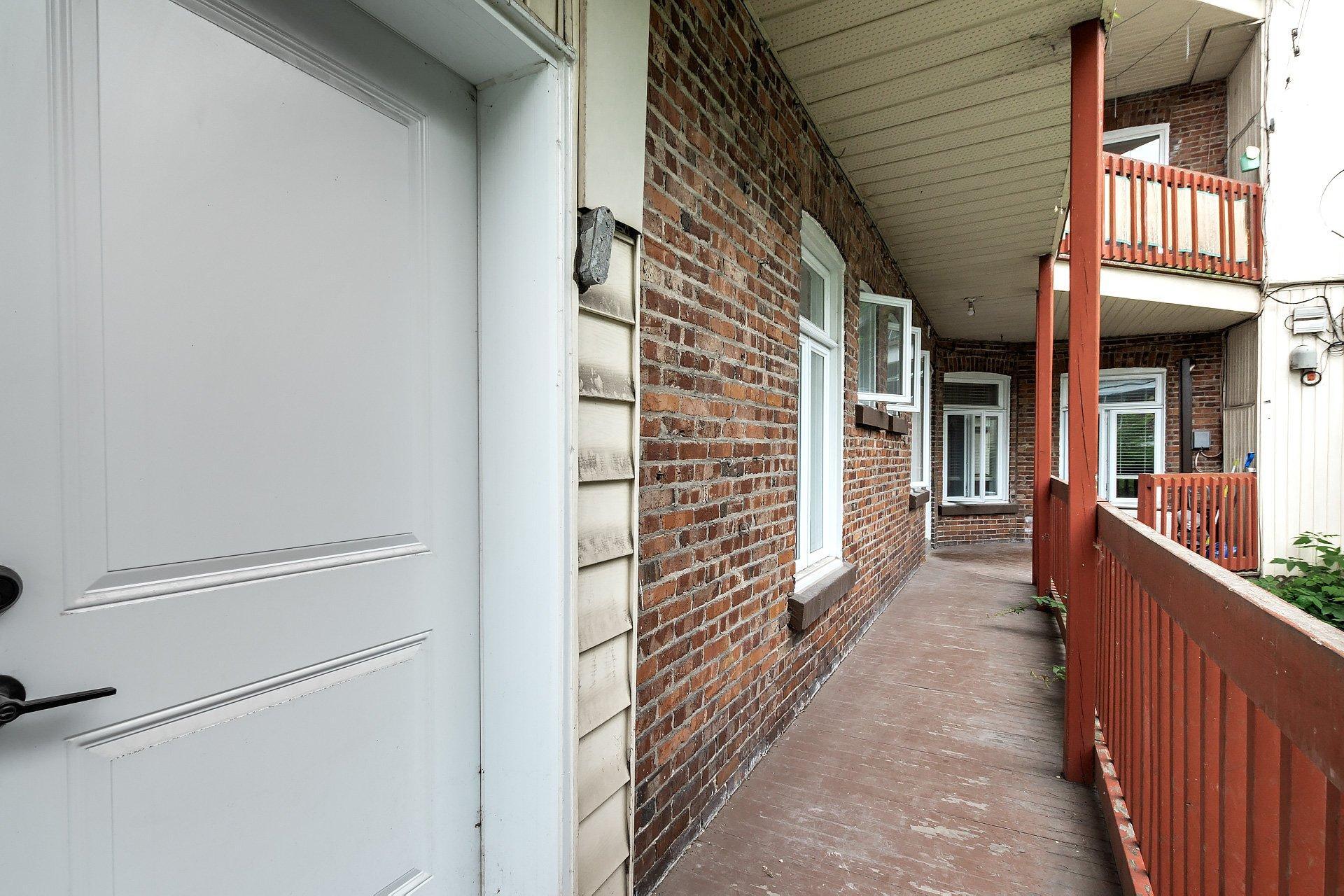 









2289

 - 2293


Rue Sheppard

,
Montréal (Ville-Marie),




QC
H2K3L1


