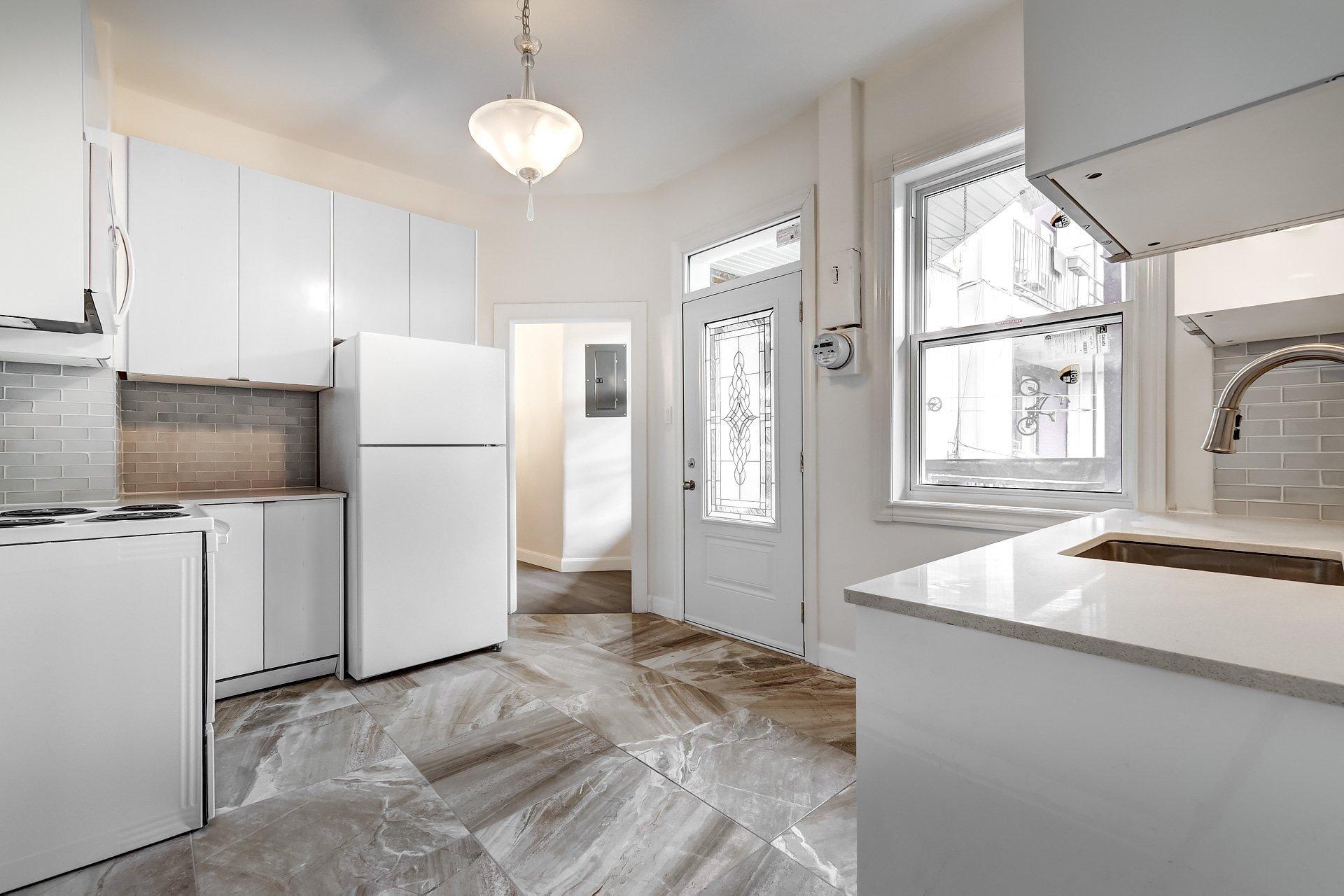 









2289

 - 2293


Rue Sheppard

,
Montréal (Ville-Marie),




QC
H2K3L1

