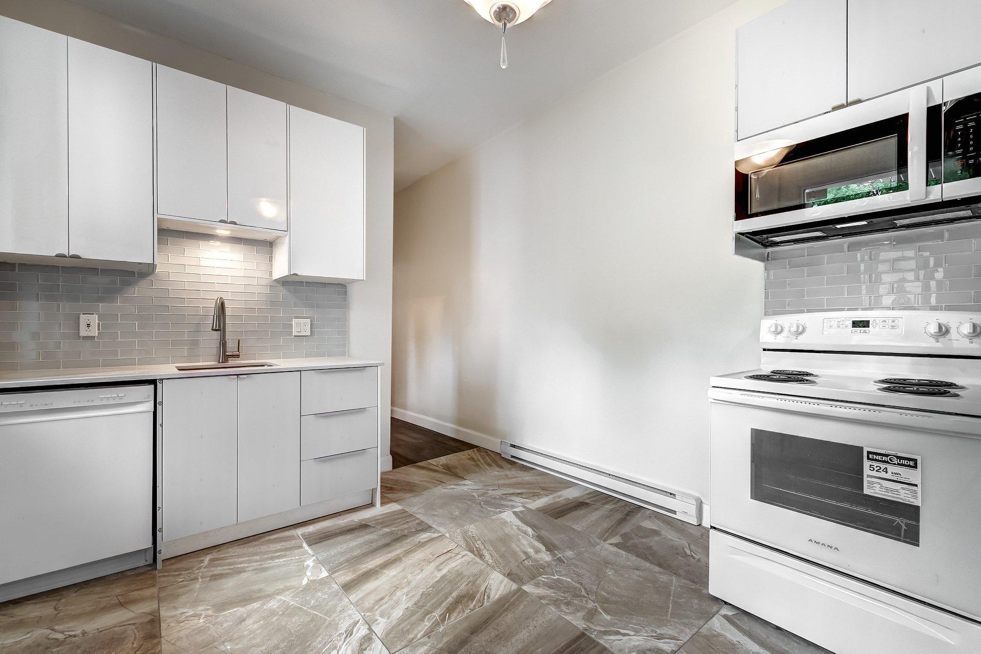 









2289

 - 2293


Rue Sheppard

,
Montréal (Ville-Marie),




QC
H2K3L1

